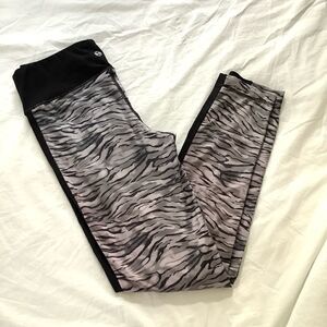 ABS workout leggings size S animal print